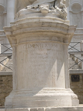 Statua di Clemente XII